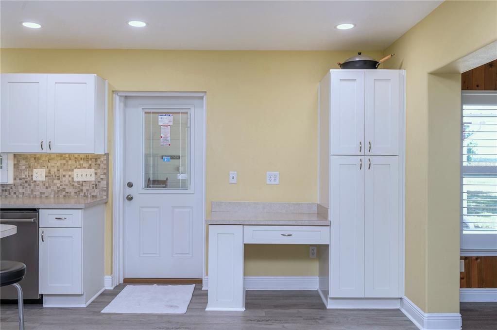 For Sale: $439,900 (2 beds, 2 baths, 1400 Square Feet)