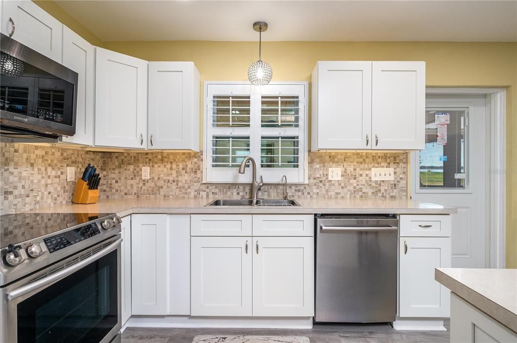 For Sale: $439,900 (2 beds, 2 baths, 1400 Square Feet)