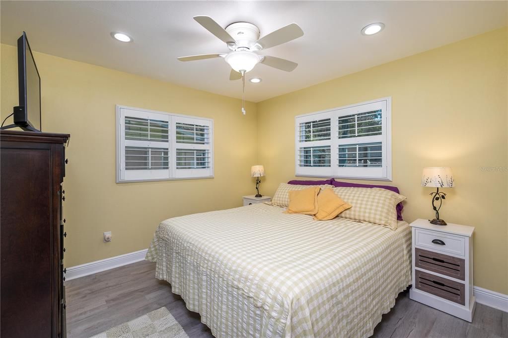 For Sale: $439,900 (2 beds, 2 baths, 1400 Square Feet)