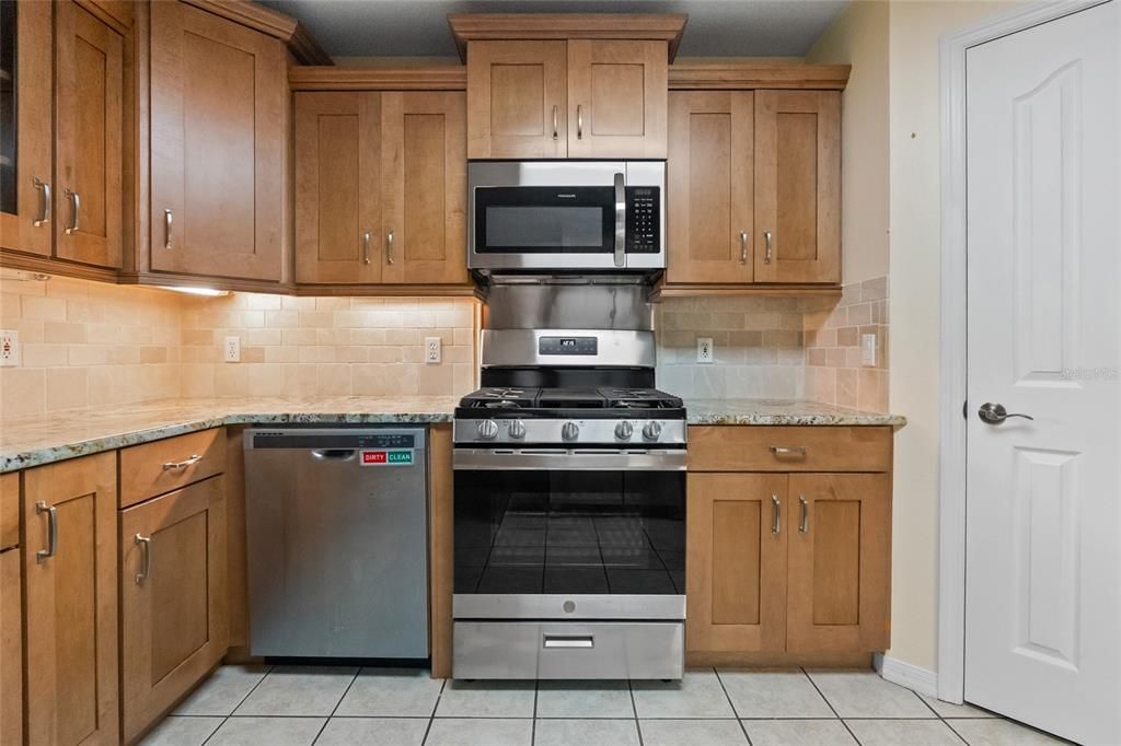 For Sale: $897,500 (3 beds, 2 baths, 1584 Square Feet)