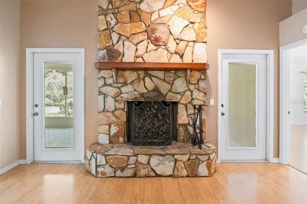 For Sale: $897,500 (3 beds, 2 baths, 1584 Square Feet)