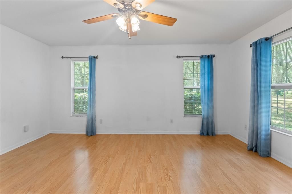 For Sale: $897,500 (3 beds, 2 baths, 1584 Square Feet)