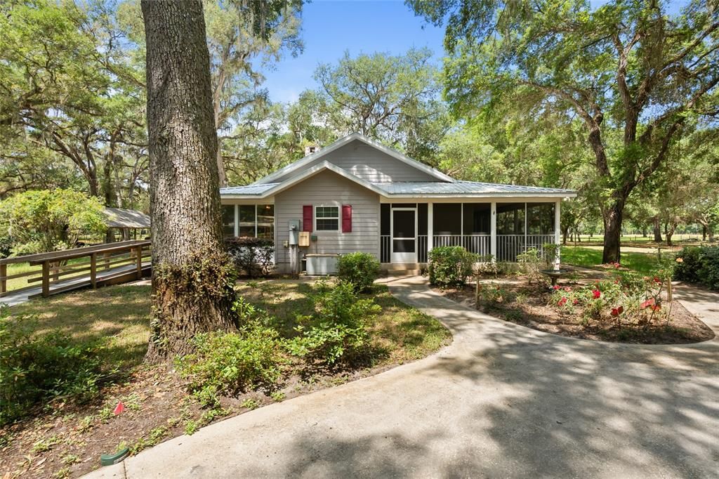 For Sale: $897,500 (3 beds, 2 baths, 1584 Square Feet)