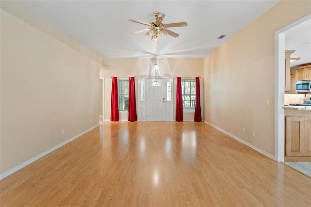 For Sale: $897,500 (3 beds, 2 baths, 1584 Square Feet)