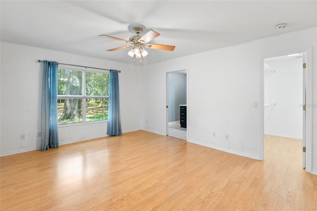 For Sale: $897,500 (3 beds, 2 baths, 1584 Square Feet)