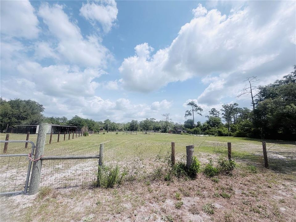 待售: $74,900 (1.25 acres)
