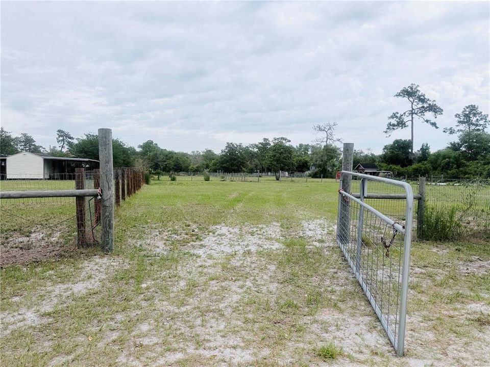 待售: $74,900 (1.25 acres)