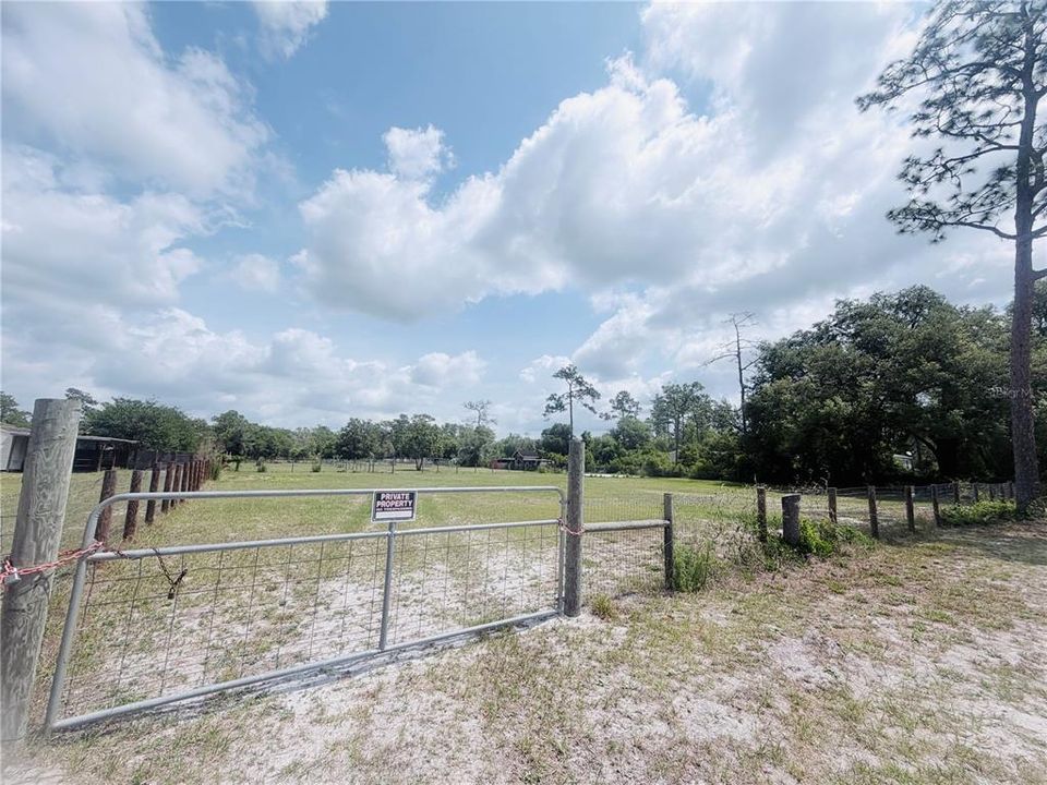 待售: $74,900 (1.25 acres)