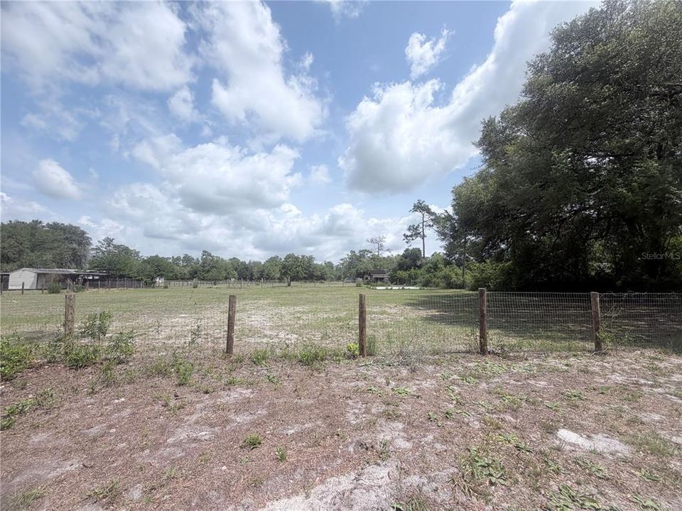 待售: $74,900 (1.25 acres)