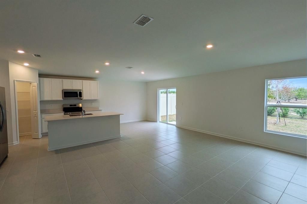 For Rent: $2,100 (4 beds, 2 baths, 1824 Square Feet)