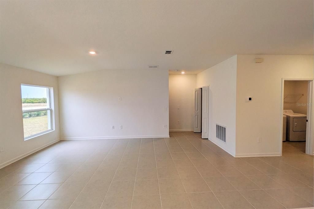 For Rent: $2,100 (4 beds, 2 baths, 1824 Square Feet)