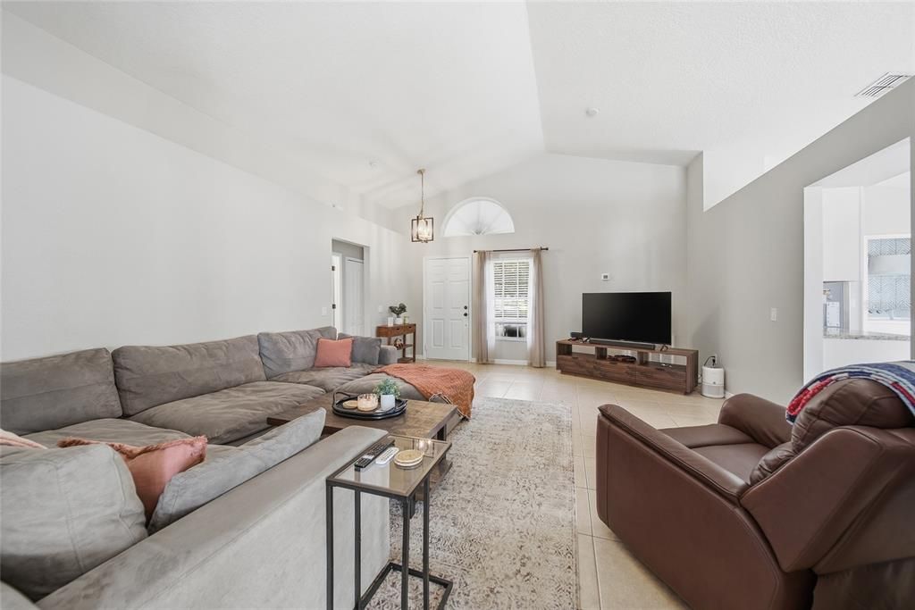 For Sale: $365,000 (3 beds, 2 baths, 1630 Square Feet)