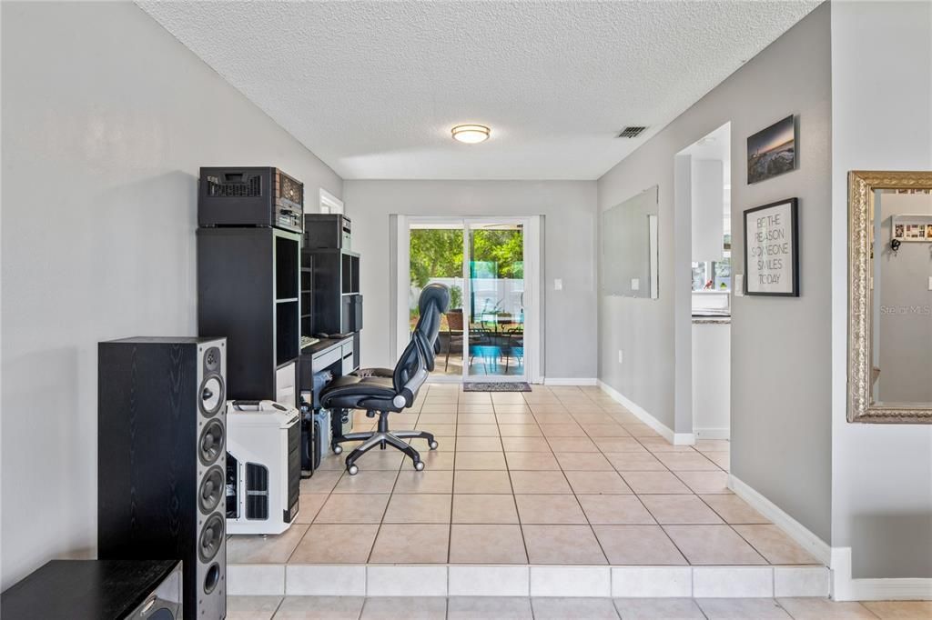 Activo con contrato: $299,500 (3 camas, 2 baños, 1594 Pies cuadrados)