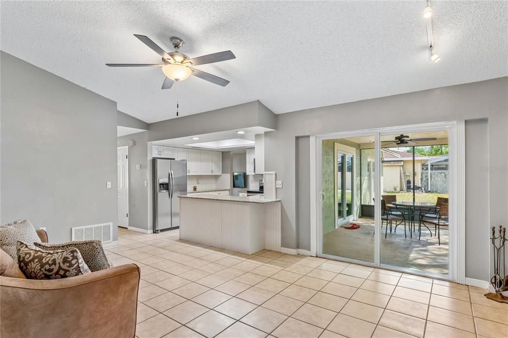 Activo con contrato: $299,500 (3 camas, 2 baños, 1594 Pies cuadrados)