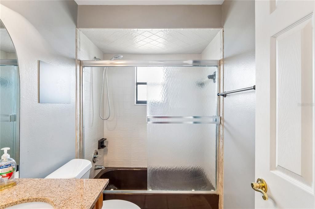 Activo con contrato: $299,500 (3 camas, 2 baños, 1594 Pies cuadrados)