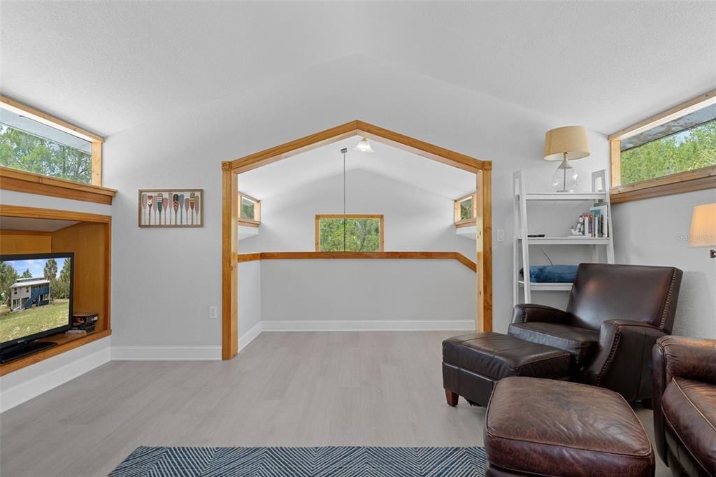 En Venta: $465,000 (3 camas, 2 baños, 1960 Pies cuadrados)