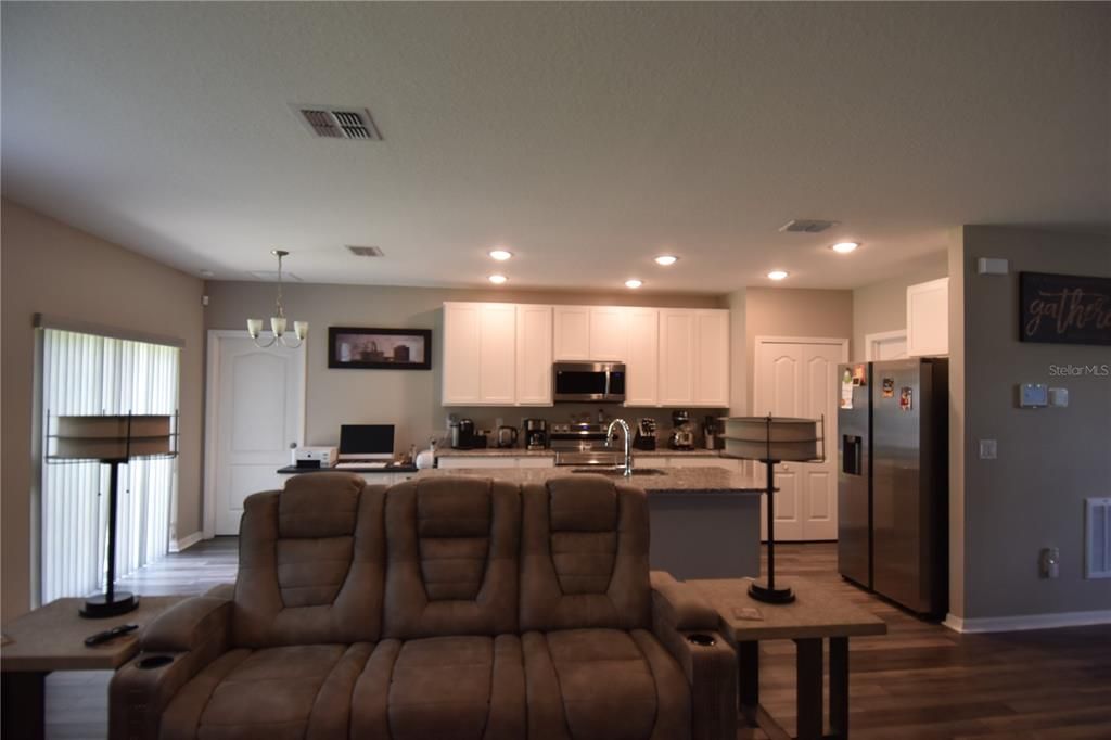 For Sale: $485,000 (3 beds, 2 baths, 1600 Square Feet)