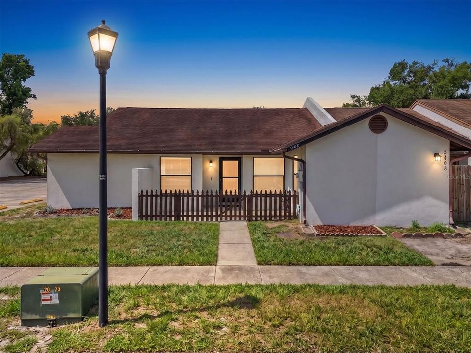 Active With Contract: $310,000 (3 beds, 2 baths, 1278 Square Feet)