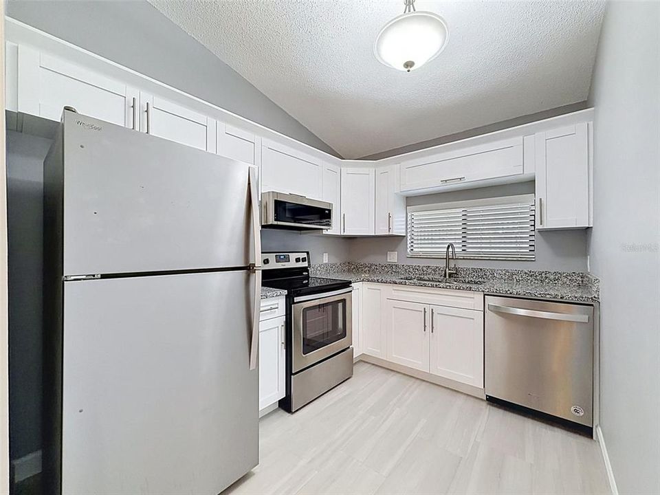Active With Contract: $310,000 (3 beds, 2 baths, 1278 Square Feet)