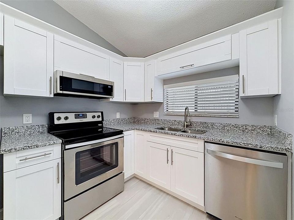 Active With Contract: $310,000 (3 beds, 2 baths, 1278 Square Feet)