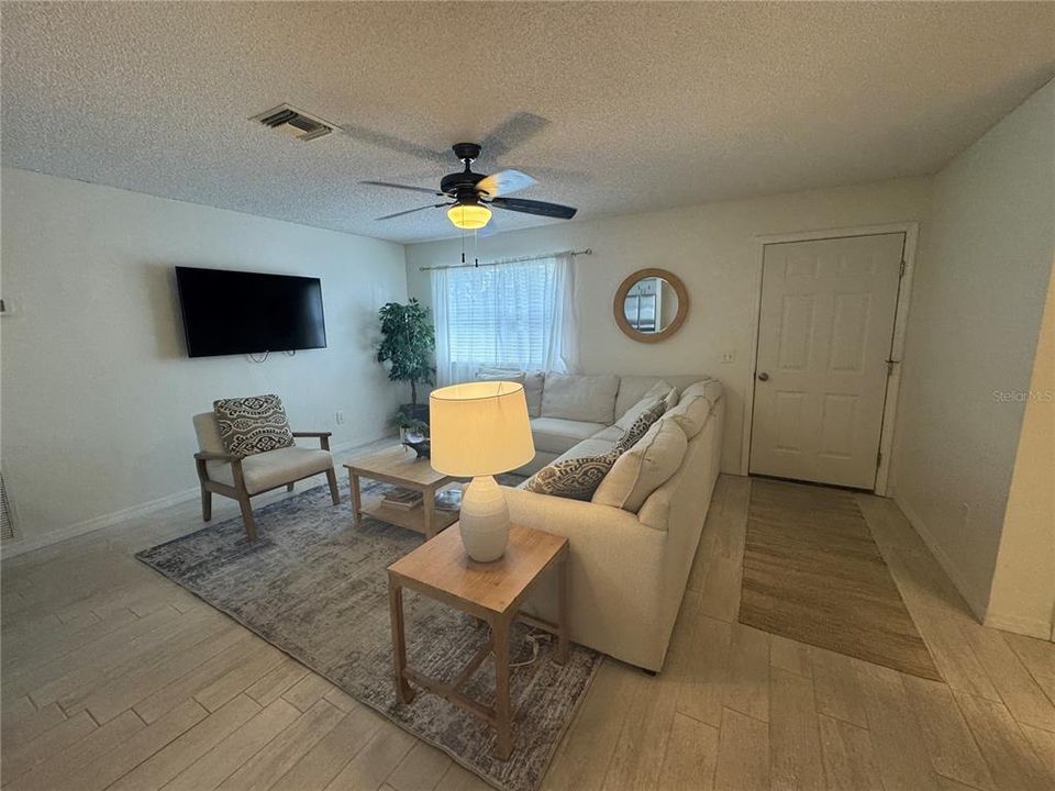 For Rent: $1,800 (2 beds, 2 baths, 1200 Square Feet)