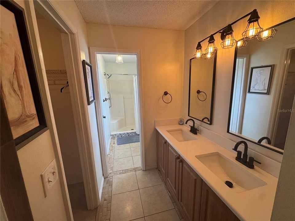 For Rent: $1,800 (2 beds, 2 baths, 1200 Square Feet)