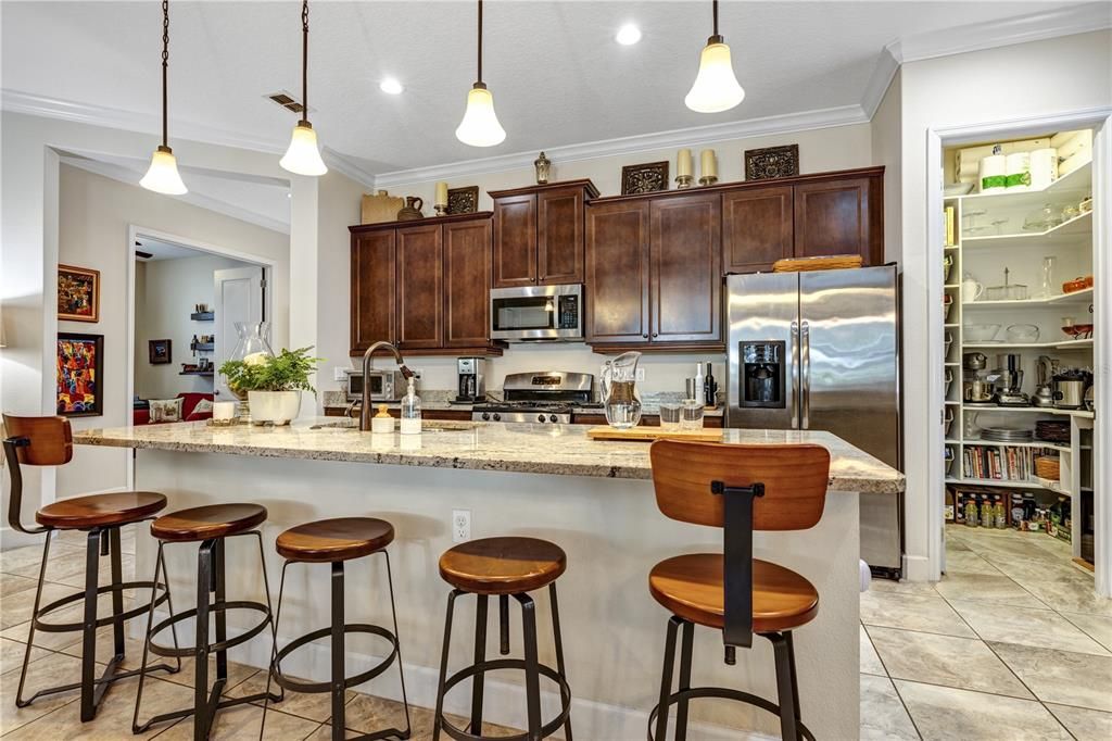 合同活跃: $399,900 (2 贝兹, 2 浴室, 1928 平方英尺)
