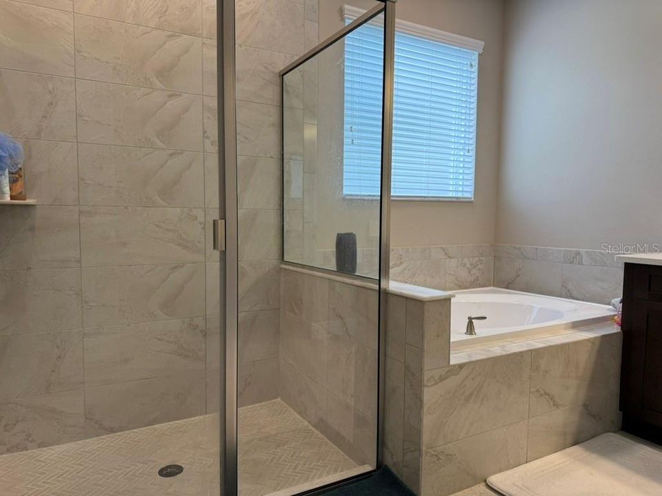 For Sale: $550,000 (4 beds, 3 baths, 2988 Square Feet)