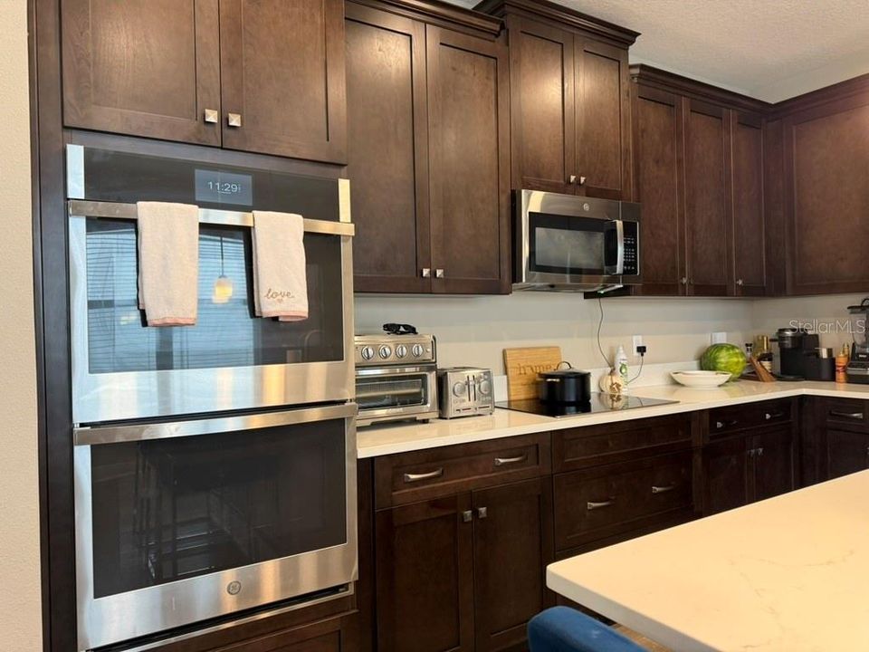 For Sale: $550,000 (4 beds, 3 baths, 2988 Square Feet)