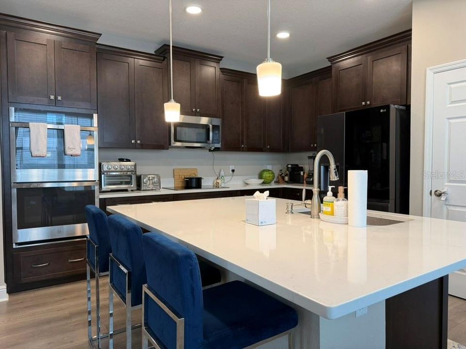 For Sale: $550,000 (4 beds, 3 baths, 2988 Square Feet)
