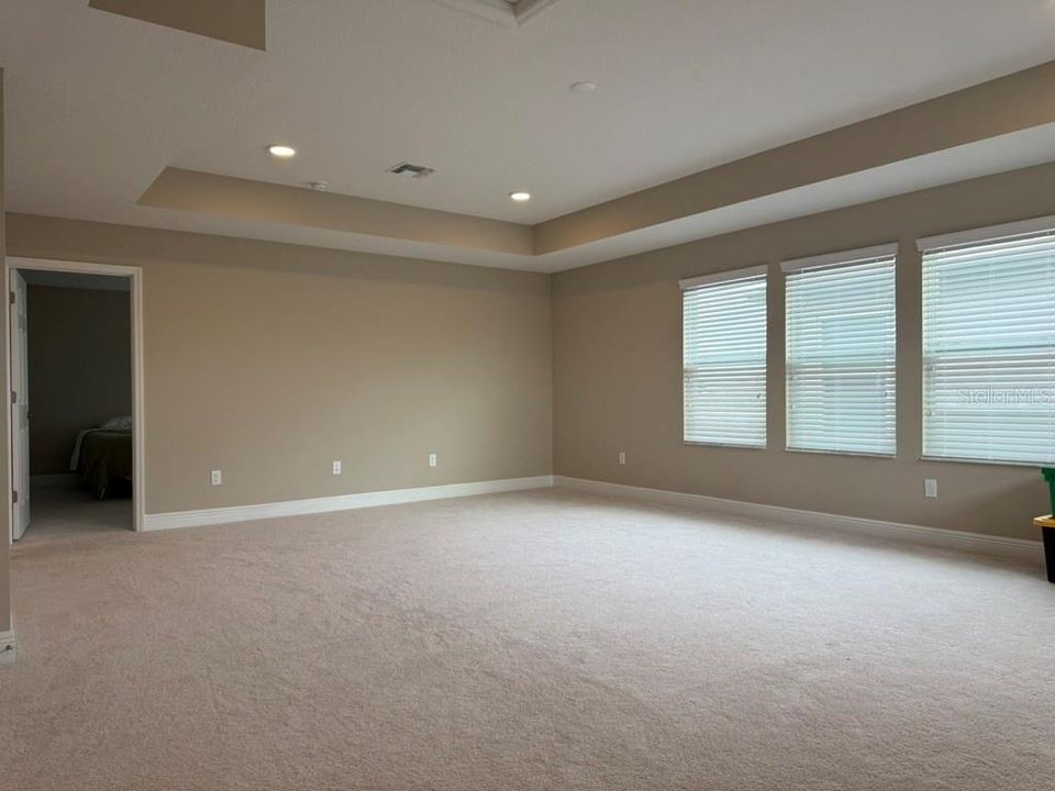 For Sale: $550,000 (4 beds, 3 baths, 2988 Square Feet)