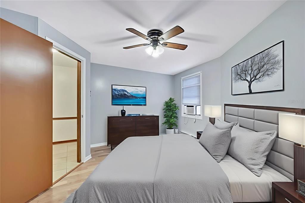 For Sale: $174,900 (2 beds, 1 baths, 930 Square Feet)