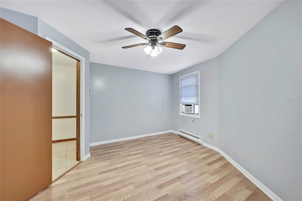 For Sale: $174,900 (2 beds, 1 baths, 930 Square Feet)