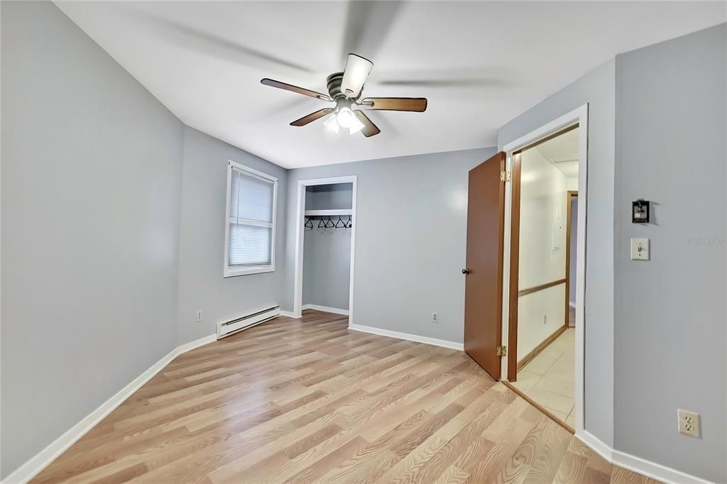For Sale: $174,900 (2 beds, 1 baths, 930 Square Feet)