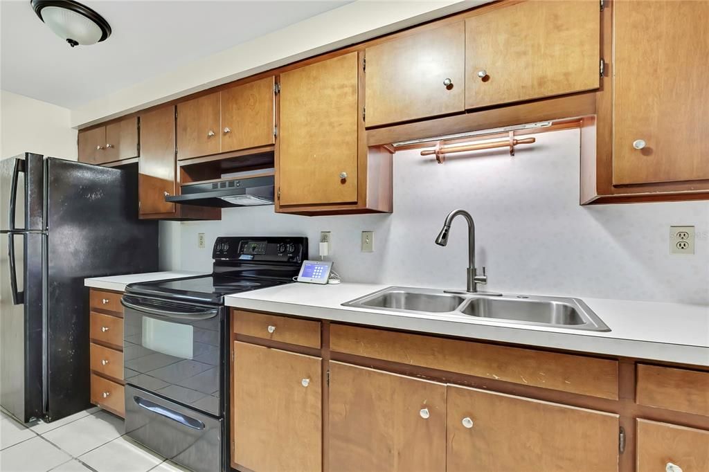 For Sale: $174,900 (2 beds, 1 baths, 930 Square Feet)