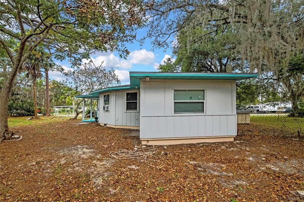For Sale: $174,900 (2 beds, 1 baths, 930 Square Feet)