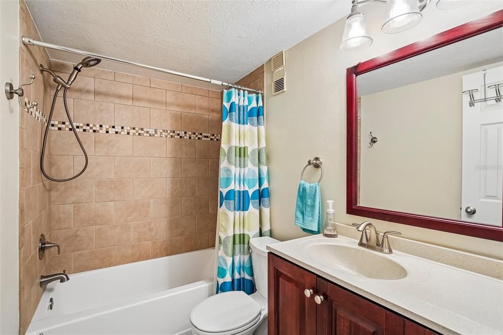 For Sale: $200,000 (2 beds, 2 baths, 980 Square Feet)