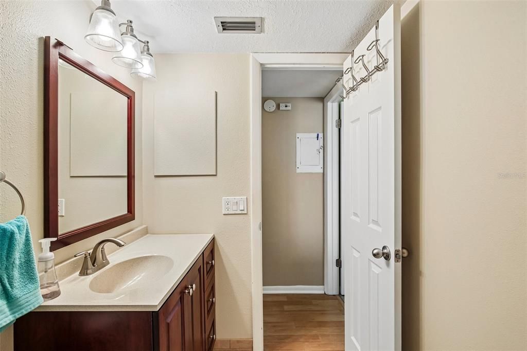 For Sale: $200,000 (2 beds, 2 baths, 980 Square Feet)