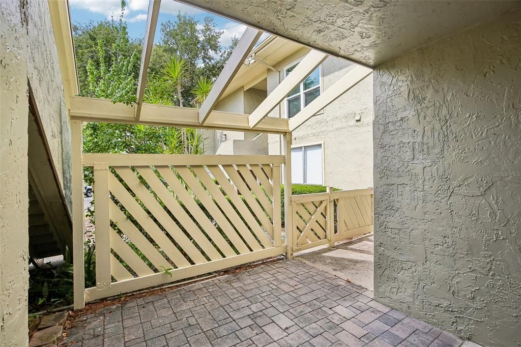 For Sale: $200,000 (2 beds, 2 baths, 980 Square Feet)