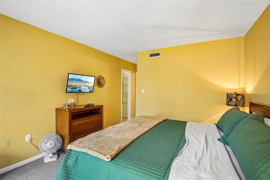 For Sale: $200,000 (2 beds, 2 baths, 980 Square Feet)