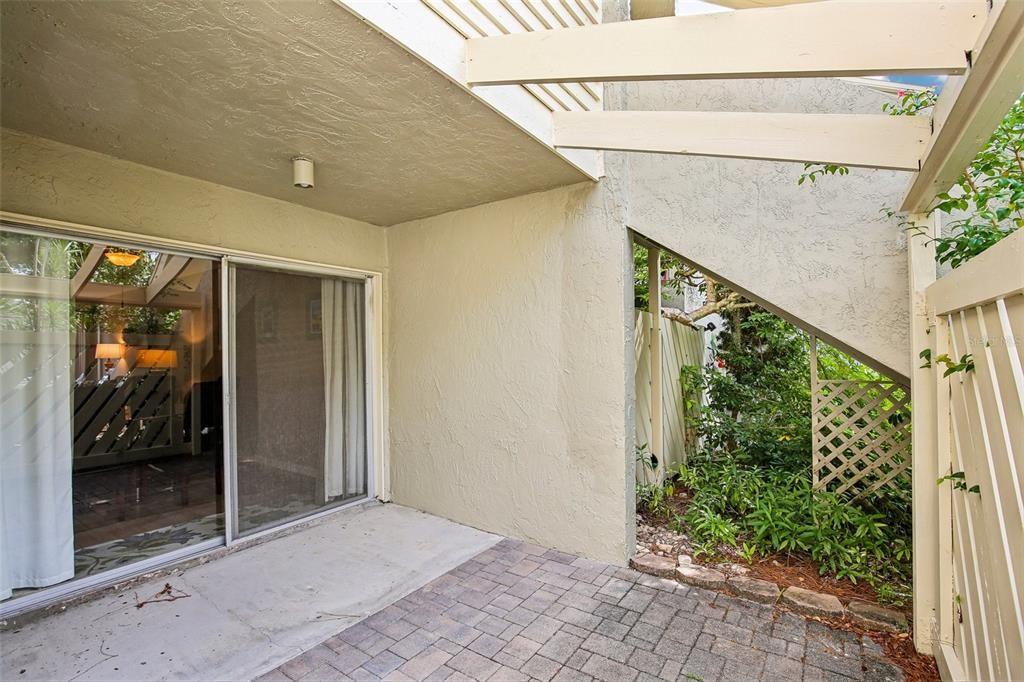For Sale: $200,000 (2 beds, 2 baths, 980 Square Feet)