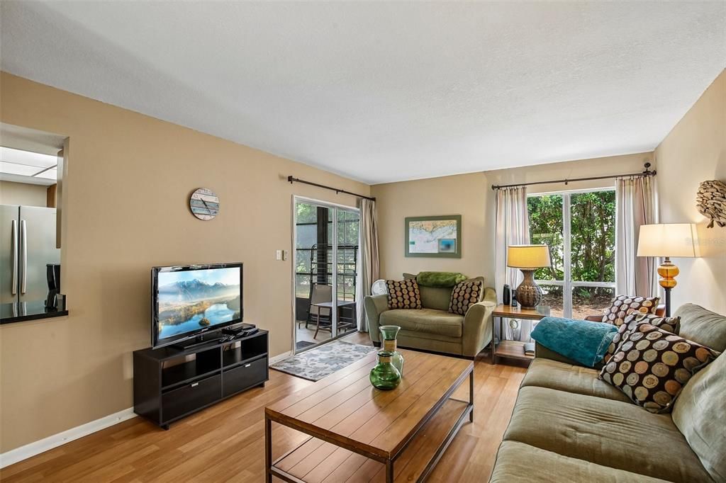 For Sale: $200,000 (2 beds, 2 baths, 980 Square Feet)