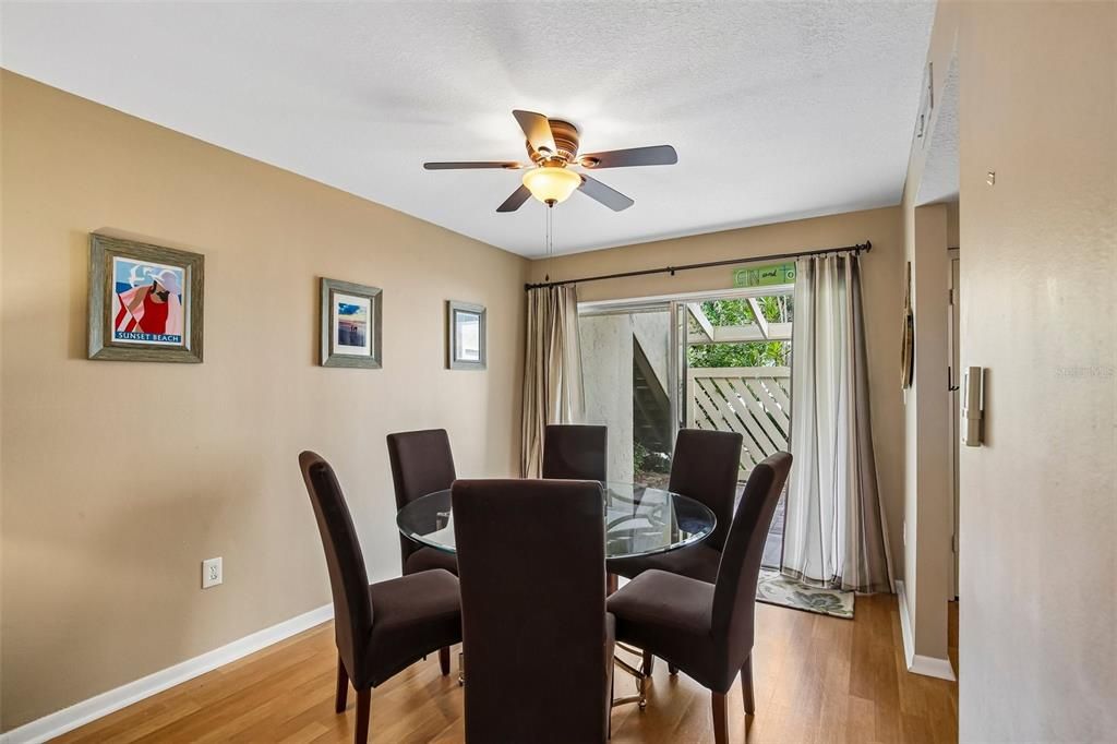 For Sale: $200,000 (2 beds, 2 baths, 980 Square Feet)