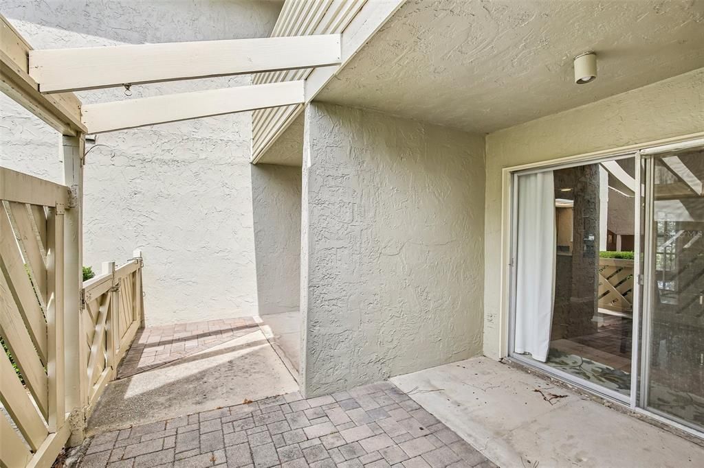 For Sale: $200,000 (2 beds, 2 baths, 980 Square Feet)
