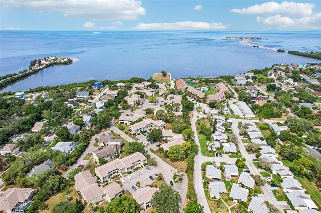 For Sale: $200,000 (2 beds, 2 baths, 980 Square Feet)