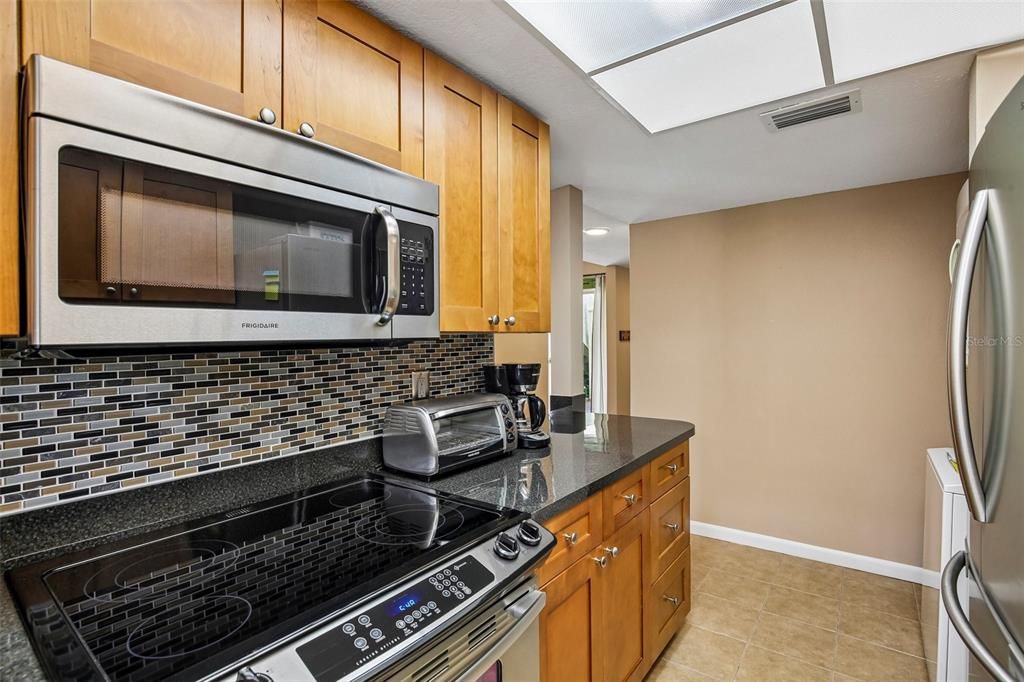 For Sale: $200,000 (2 beds, 2 baths, 980 Square Feet)