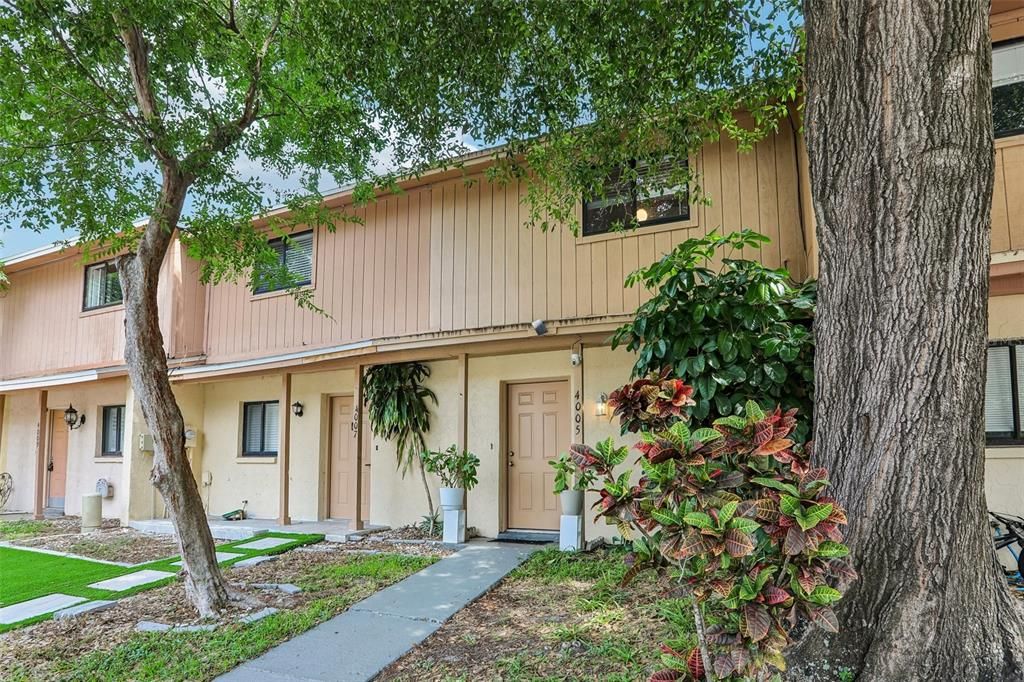 For Sale: $189,999 (2 beds, 2 baths, 1037 Square Feet)