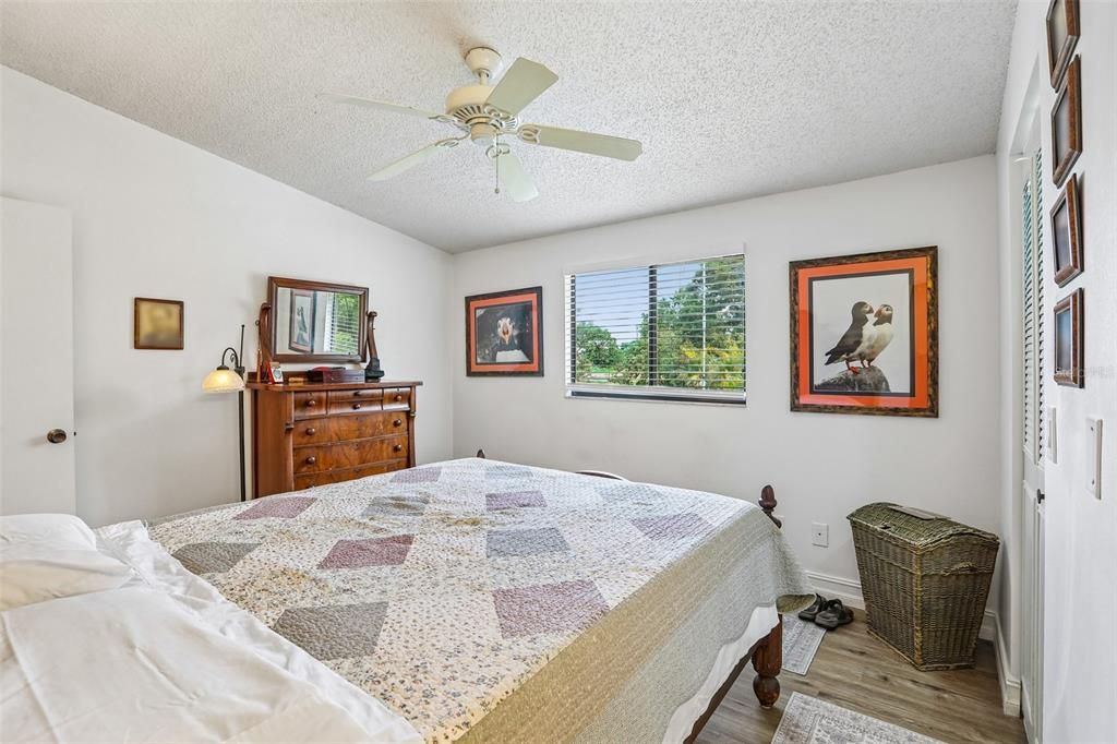 For Sale: $189,999 (2 beds, 2 baths, 1037 Square Feet)