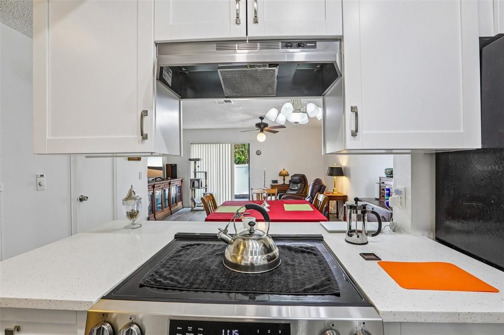 For Sale: $189,999 (2 beds, 2 baths, 1037 Square Feet)