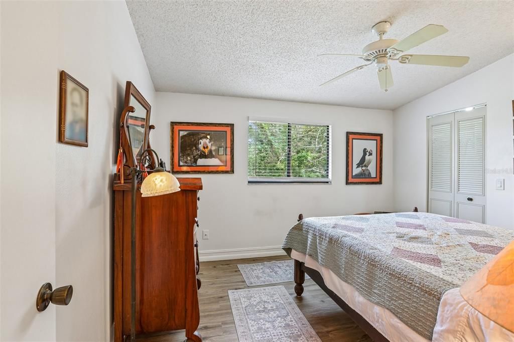 For Sale: $189,999 (2 beds, 2 baths, 1037 Square Feet)